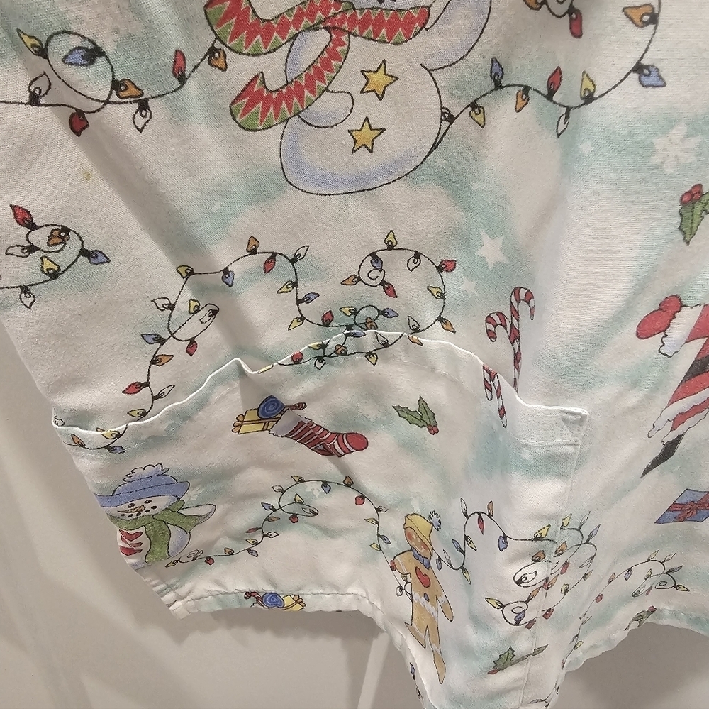 Scrub Basics Christmas Holiday Scrub Top Snowman Santa Lights Print Size XL - Picture 3 of 8